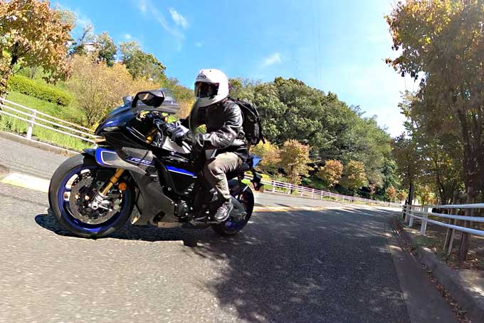 【ヤマハ YZF-R1M 試乗記】地球最速移動手段の筆頭で背徳感に酔いしれる 02画像