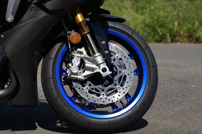 【ヤマハ YZF-R1M 試乗記】地球最速移動手段の筆頭で背徳感に酔いしれる 13画像
