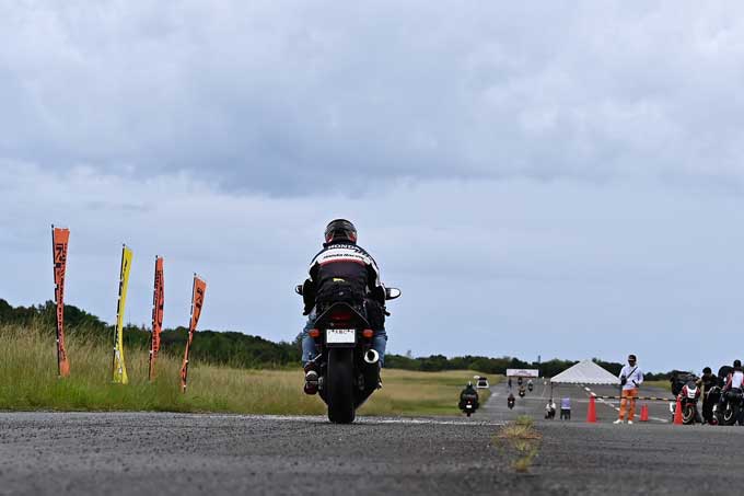 滑走路を愛車で走れる！　バイク専用SNS『モトクル』主催のバイクミーティングイベント「モトクル DAY 2025」 画像09