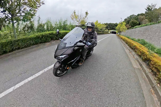 【ヤマハTMAX560 テックマックス ABS 試乗記】これぞ究極的移動手段の極み 04画像