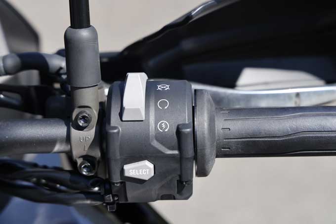 【カワサキ ヴェルシス1100SE 試乗記】数々の電子デバイスで快適な走りを実現するアドベンチャーツアラーが排気量アップでさらに進化13画像