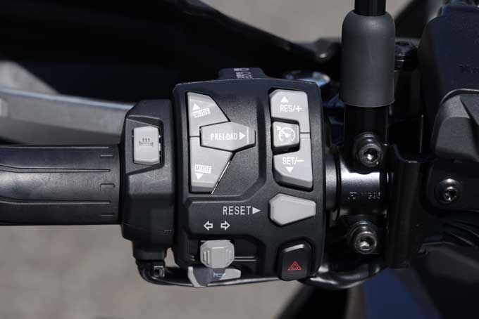 【カワサキ ヴェルシス1100SE 試乗記】数々の電子デバイスで快適な走りを実現するアドベンチャーツアラーが排気量アップでさらに進化13画像