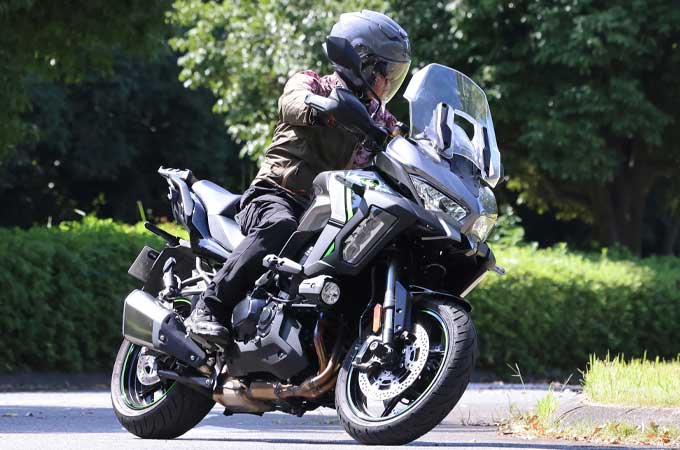 【カワサキ ヴェルシス1100SE 試乗記】数々の電子デバイスで快適な走りを実現するアドベンチャーツアラーが排気量アップでさらに進化main画像