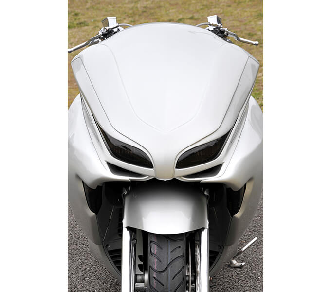 【カスタムアーカイブ】一体式フラットシートが斬新なフォルツァ　03画像