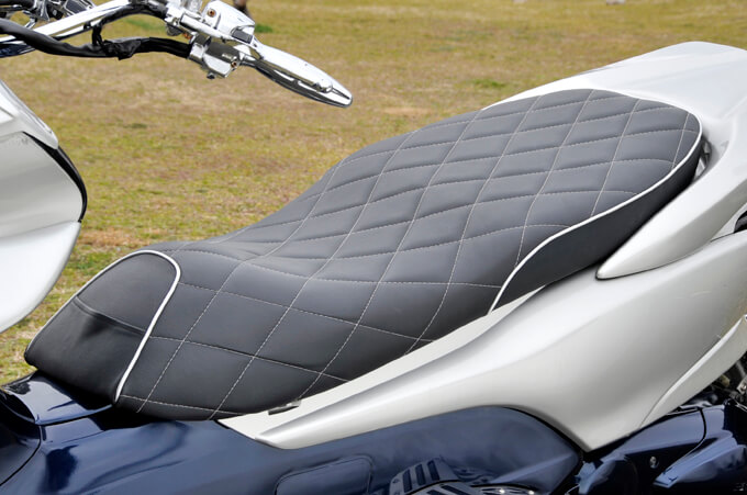 【カスタムアーカイブ】一体式フラットシートが斬新なフォルツァ　04画像