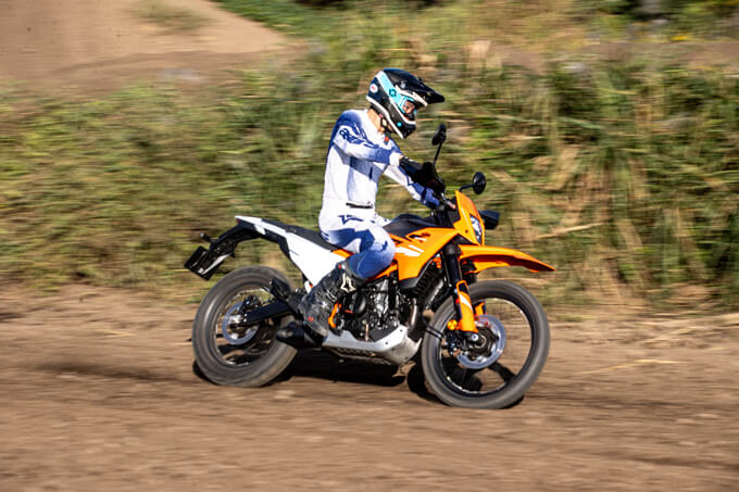 【KTM 390 エンデューロ R 試乗記】軽さと扱いやすさで、林道を楽しめるの01画像