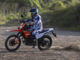 【KTM 390 エンデューロ R 試乗記】軽さと扱いやすさで、林道を楽しめる