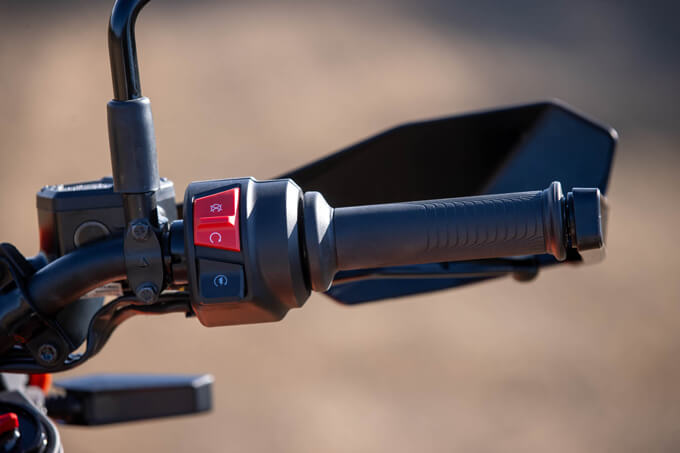 【KTM 390 エンデューロ R 試乗記】軽さと扱いやすさで、林道を楽しめるの25画像