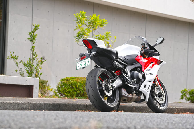 【ヤマハ YZF-R9 試乗記】突如現れた次男はファミリー随一の暴れん坊 01画像