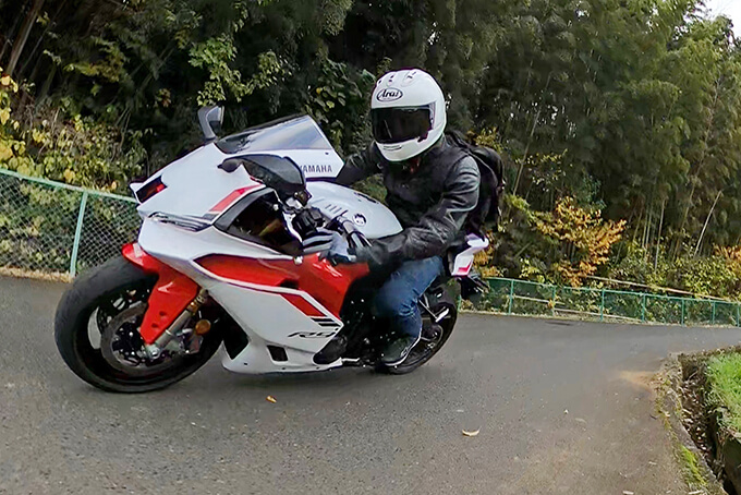 【ヤマハ YZF-R9 試乗記】突如現れた次男はファミリー随一の暴れん坊 04画像