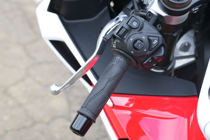 【ヤマハ YZF-R9 試乗記】突如現れた次男はファミリー随一の暴れん坊 15画像