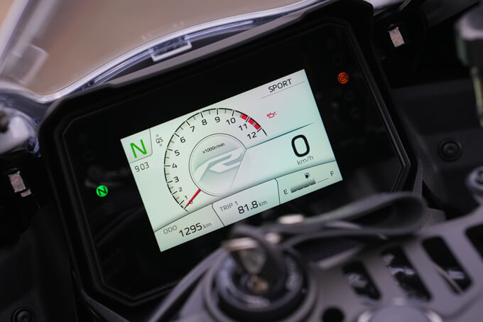 【ヤマハ YZF-R9 試乗記】突如現れた次男はファミリー随一の暴れん坊 17画像