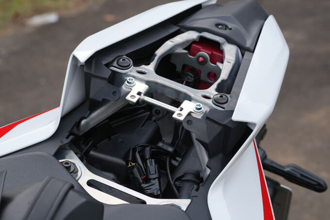 【ヤマハ YZF-R9 試乗記】突如現れた次男はファミリー随一の暴れん坊 22画像