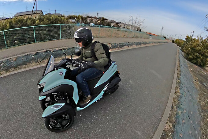 【ヤマハ トリシティ155 試乗記】3輪キャンバースラストの究極的旋回能力健在 04画像