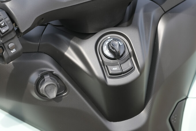 【ヤマハ トリシティ155 試乗記】3輪キャンバースラストの究極的旋回能力健在 17画像