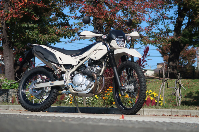 【カワサキ KLX230シェルパS 試乗記】シート高をさらに低く！　誰にでも扱いやすい“トコトコ系”オフロードモデル!!の01画像