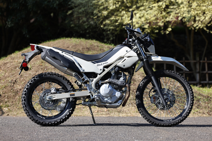 【カワサキ KLX230シェルパS 試乗記】シート高をさらに低く！　誰にでも扱いやすい“トコトコ系”オフロードモデル!!の02画像