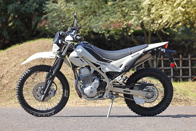 【カワサキ KLX230シェルパS 試乗記】シート高をさらに低く！　誰にでも扱いやすい“トコトコ系”オフロードモデル!!の03画像
