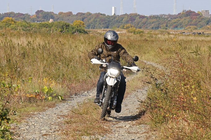 【カワサキ KLX230シェルパS 試乗記】シート高をさらに低く！　誰にでも扱いやすい“トコトコ系”オフロードモデル!!の04画像