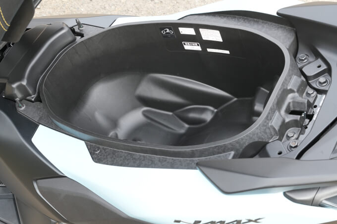 【ヤマハ NMAX155 試乗記】シフト操作で叶える超爽快感 20画像