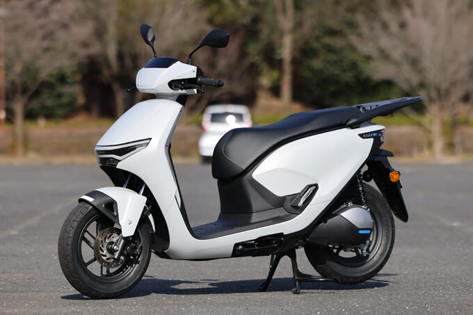 【ホンダ CUV e: 試乗記】2人乗りもOK！ 日常でしっかり使える実用的な原付2種EVスクーター　04画像