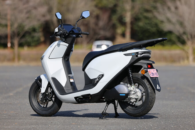 【ホンダ CUV e: 試乗記】2人乗りもOK！ 日常でしっかり使える実用的な原付2種EVスクーター　05画像