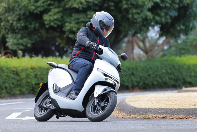 【ホンダ CUV e: 試乗記】2人乗りもOK！ 日常でしっかり使える実用的な原付2種EVスクーター　06画像