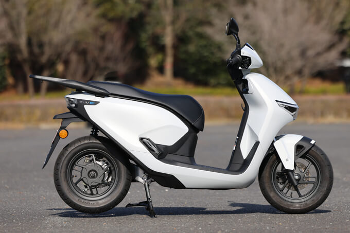 【ホンダ CUV e: 試乗記】2人乗りもOK！ 日常でしっかり使える実用的な原付2種EVスクーター　07画像