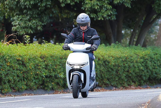 【ホンダ CUV e: 試乗記】2人乗りもOK！ 日常でしっかり使える実用的な原付2種EVスクーター　10画像