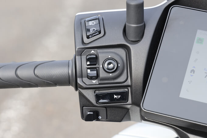 【ホンダ CUV e: 試乗記】2人乗りもOK！ 日常でしっかり使える実用的な原付2種EVスクーター　13画像