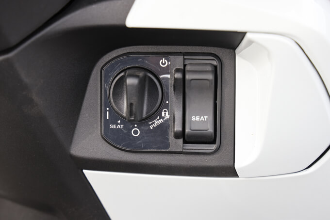 【ホンダ CUV e: 試乗記】2人乗りもOK！ 日常でしっかり使える実用的な原付2種EVスクーター　17画像