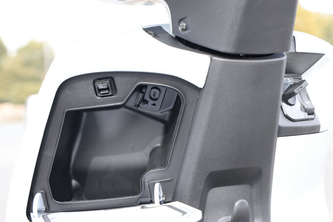 【ホンダ CUV e: 試乗記】2人乗りもOK！ 日常でしっかり使える実用的な原付2種EVスクーター　18画像