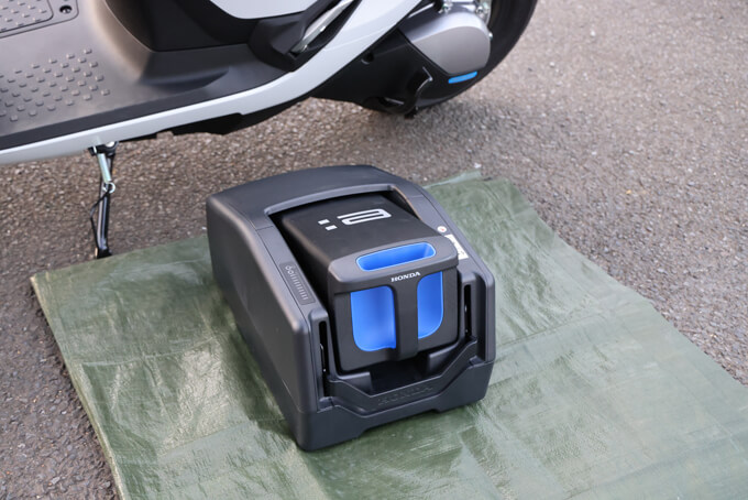 【ホンダ CUV e: 試乗記】2人乗りもOK！ 日常でしっかり使える実用的な原付2種EVスクーター　21画像