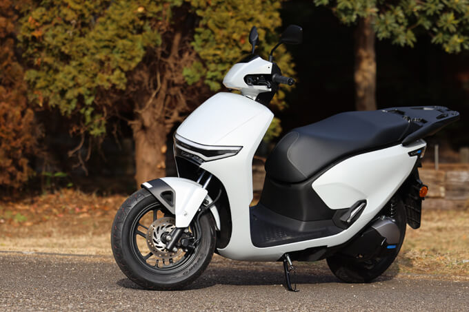 【ホンダ CUV e: 試乗記】2人乗りもOK！ 日常でしっかり使える実用的な原付2種EVスクーター　main画像