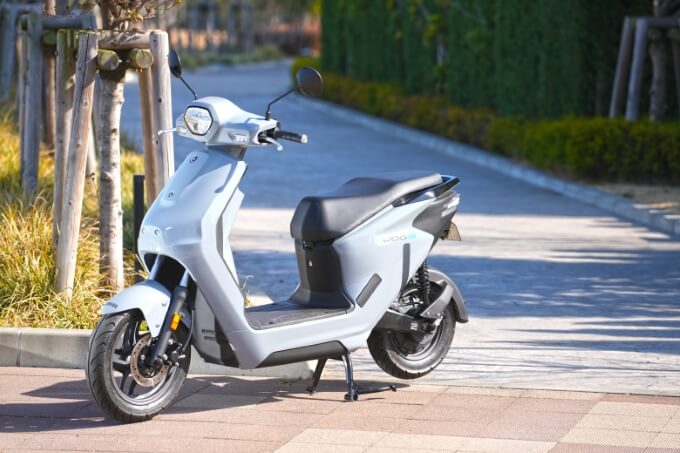 【ヤマハ JOG E 試乗記】新鮮さとおしゃれ感で心はビンビンに!! 01画像