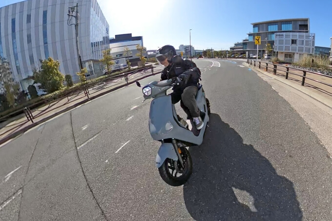 【ヤマハ JOG E 試乗記】新鮮さとおしゃれ感で心はビンビンに!! 03画像