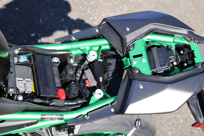 【カワサキ Z900SE 試乗記】電子制御のサポートが手厚く進化、豪華な足回りを持つ扱いやすいネイキッド　19画像