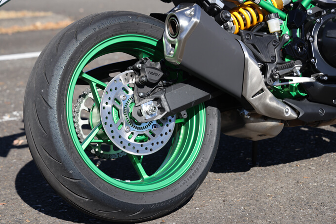 【カワサキ Z900SE 試乗記】電子制御のサポートが手厚く進化、豪華な足回りを持つ扱いやすいネイキッド　25画像