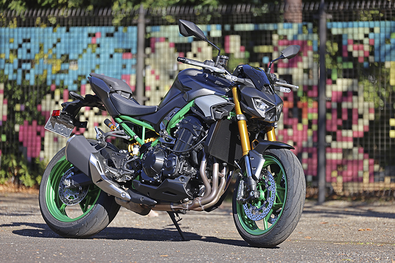 【カワサキ Z900SE 試乗記】電子制御のサポートが手厚く進化、豪華な足回りを持つ扱いやすいネイキッド
