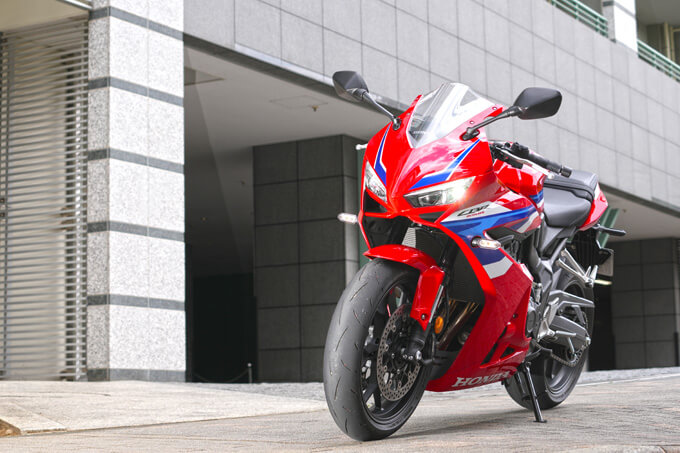 【ホンダ CBR650R E-Clutch 試乗記】切れ味鋭く深い懐、これぞ万能的スポーツ　01画像