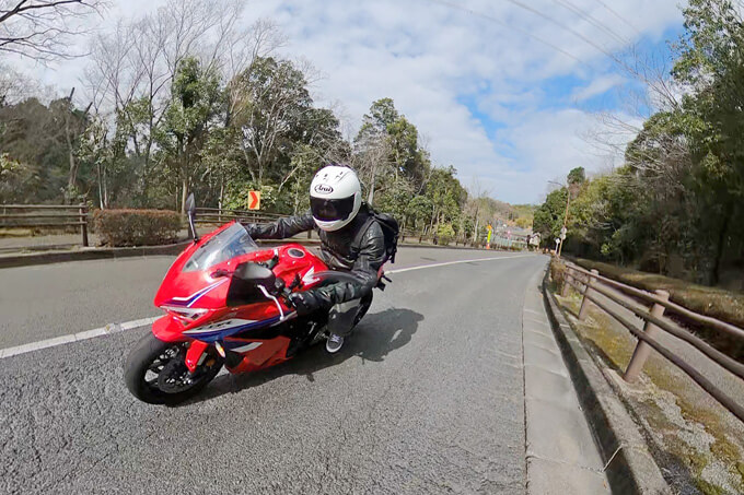 【ホンダ CBR650R E-Clutch 試乗記】切れ味鋭く深い懐、これぞ万能的スポーツ　main画像