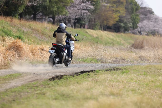 【ホンダ X-ADV 試乗記】パッと見はスクーターだがフラットダートも楽々こなす実力派!! 07画像