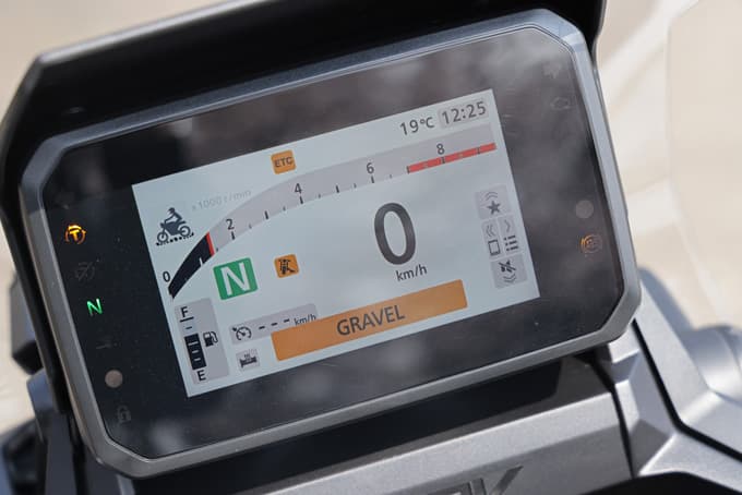 【ホンダ X-ADV 試乗記】パッと見はスクーターだがフラットダートも楽々こなす実力派!! 12画像