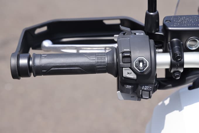 【ホンダ X-ADV 試乗記】パッと見はスクーターだがフラットダートも楽々こなす実力派!! 13画像