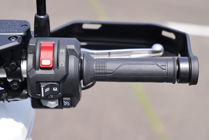 【ホンダ X-ADV 試乗記】パッと見はスクーターだがフラットダートも楽々こなす実力派!! 14画像