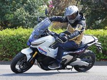 【ホンダ X-ADV 試乗記】パッと見はスクーターだがフラットダートも楽々こなす実力派!! 唯一無二の“アドベンチャーマシン”
