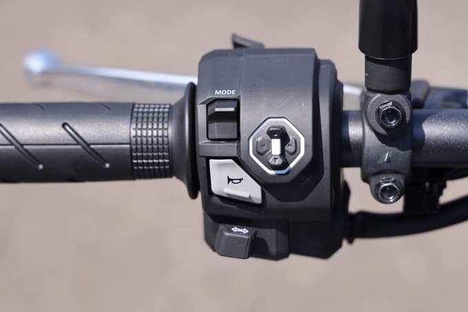 【ホンダ CB750ホーネット E-Clutch 試乗記】左手操作から解放されたミドルスポーツは さらなる万能マシンへと進化　13画像