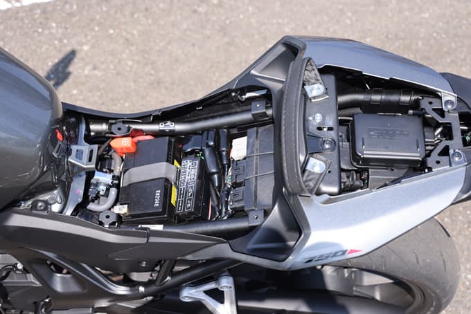 【ホンダ CB750ホーネット E-Clutch 試乗記】左手操作から解放されたミドルスポーツは さらなる万能マシンへと進化　18画像