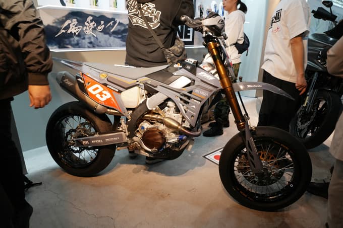 日本のバイクカルチャーにシンパシーを受けた”フランス発”ケミカルブランド「IPON」上陸!画像14