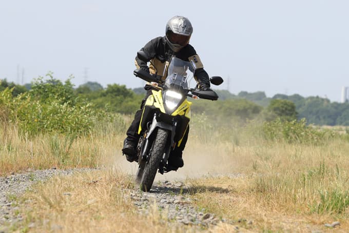 【スズキ Vストローム250SX 試乗記】オンオフ両方楽しめる二刀流!? 軽くて扱いやすいライトアドベンチャーの07画像